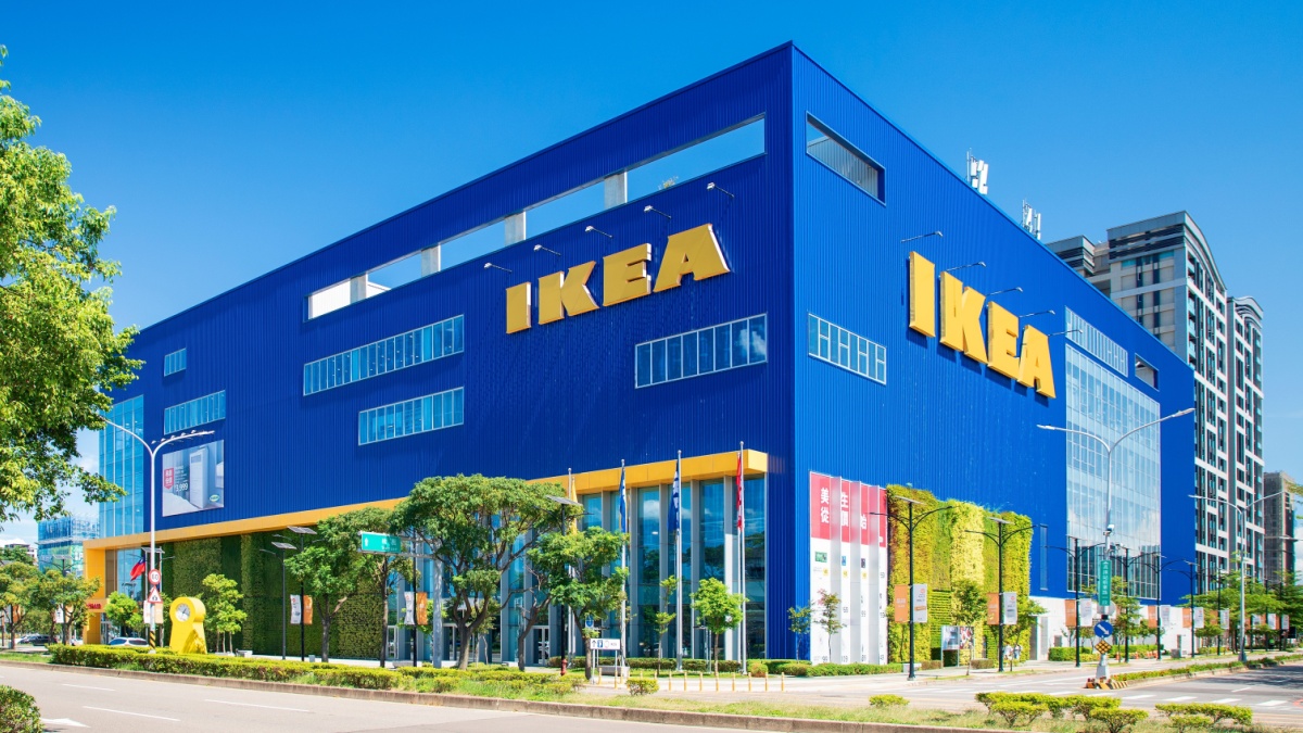 Maak van je zomer een echt pleziermoment met deze hyper comfortabele tuinbank van Ikea